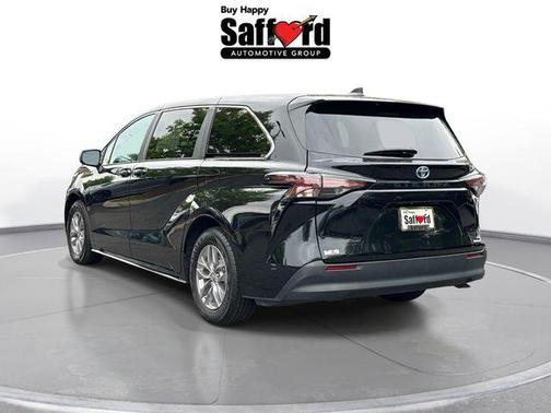 Midnight Black Metallic 2024 Toyota Sienna LE