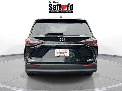 Midnight Black Metallic 2024 Toyota Sienna LE