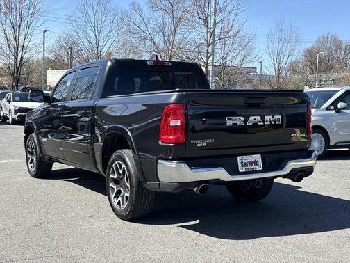 Diamond Black Crystal Pearlcoat 2025 RAM 1500 Laramie