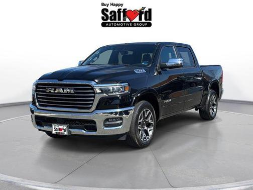 Diamond Black Crystal Pearlcoat 2025 RAM 1500 Laramie