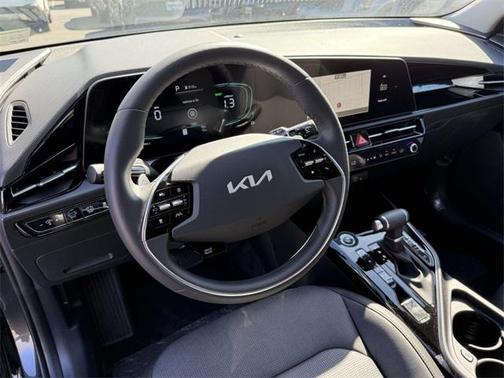 2025 Kia Niro SX