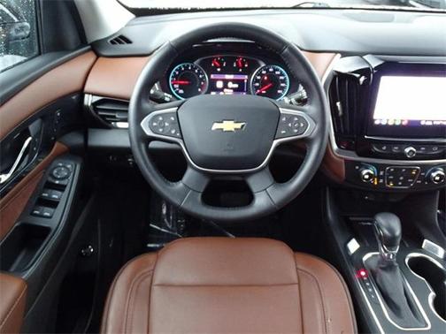 Photo 2 of 30 of 2021 Chevrolet Traverse High Country