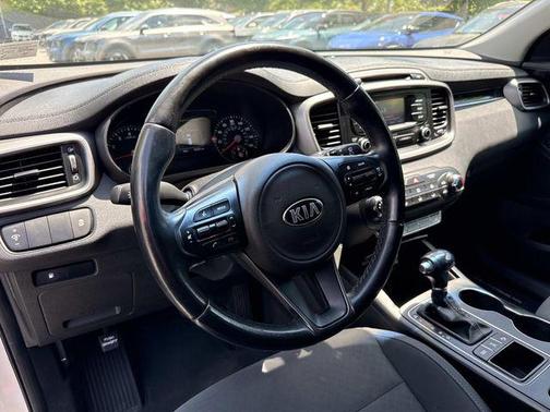 Sparkling Silver 2016 Kia Sorento LX