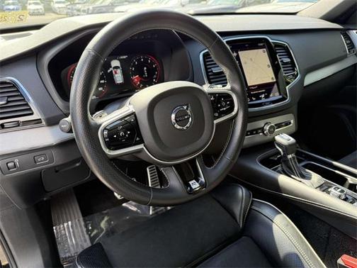 2017 Volvo XC90 T6 R-Design