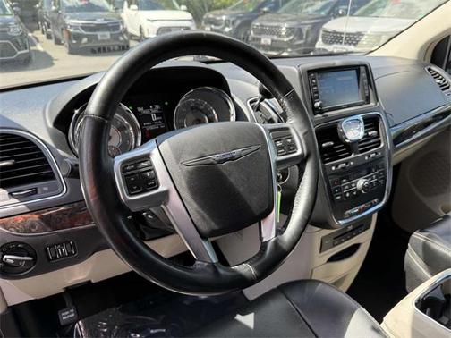2013 Chrysler Town & Country Touring-L