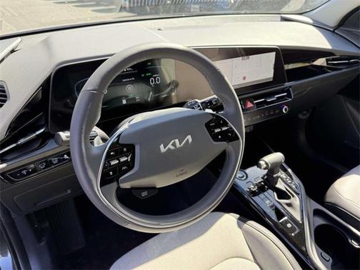 2025 Kia Niro SX