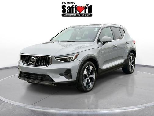 2025 Volvo XC40 B5 Plus Bright Theme