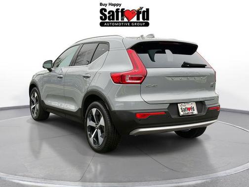 2025 Volvo XC40 B5 Plus Bright Theme