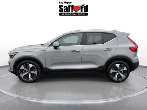 2025 Volvo XC40 B5 Plus Bright Theme