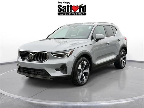 2025 Volvo XC40 B5 Plus Bright Theme