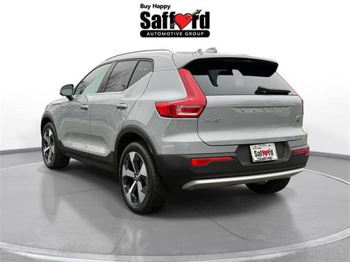 2025 Volvo XC40 B5 Plus Bright Theme