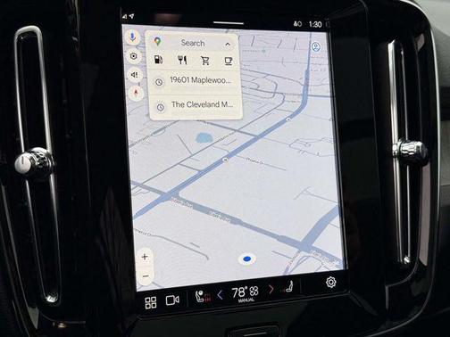 2025 Volvo XC40 B5 Plus Bright Theme