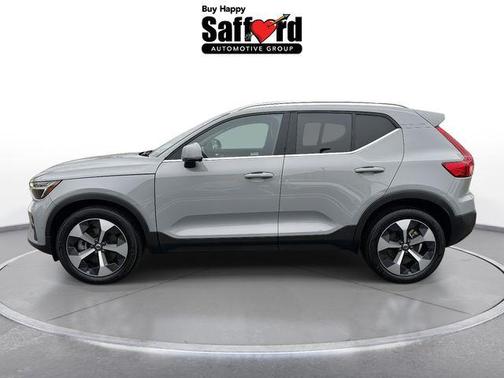 2025 Volvo XC40 B5 Plus Bright Theme