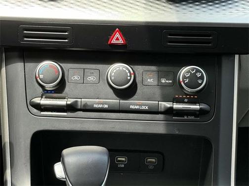 2023 Kia Carnival LX