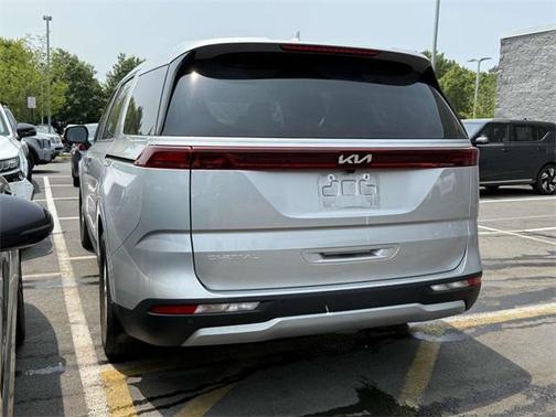 2023 Kia Carnival LX