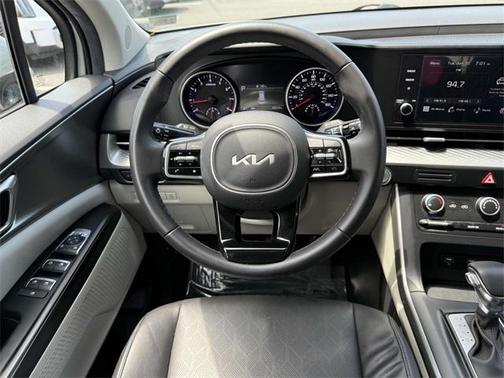 2023 Kia Carnival LX
