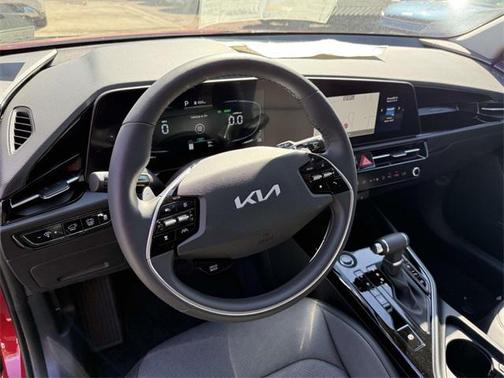 2025 Kia Niro SX