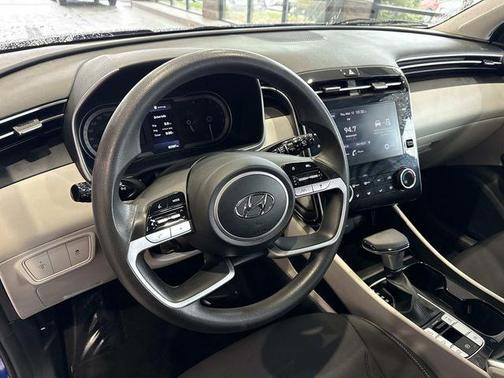 2023 Hyundai TUCSON SE