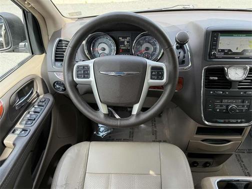 2016 Chrysler Town & Country Touring-L