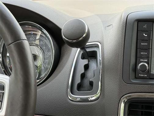 2016 Chrysler Town & Country Touring-L