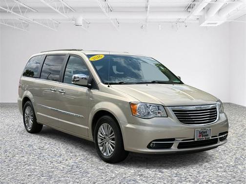 2016 Chrysler Town & Country Touring-L