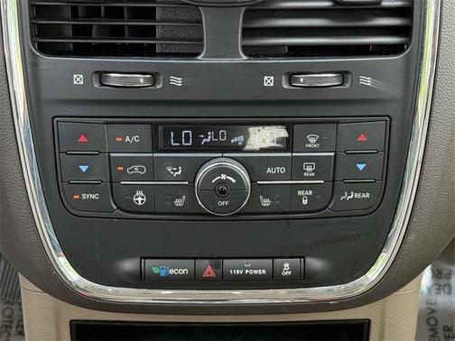 2016 Chrysler Town & Country Touring-L