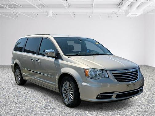2016 Chrysler Town & Country Touring-L