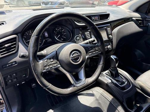 Magnetic Black 2017 Nissan Rogue Sport SL