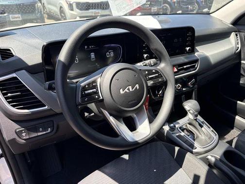 Snow White Pearl 2026 Kia Seltos LX
