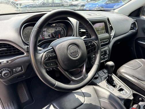Granite Crystal Metallic Clearcoat 2019 Jeep Cherokee Latitude Plus