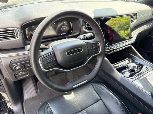 Diamond Black Crystal Pearlcoat 2023 Jeep Wagoneer L Series I 4x4