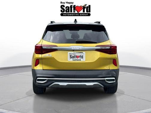 Starbright Yellow/Black Roof 2022 Kia Seltos S