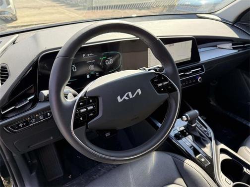 2025 Kia Niro SX
