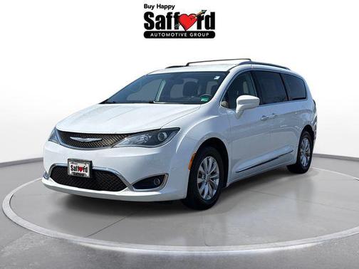 Bright White Clearcoat 2018 Chrysler Pacifica Touring-L