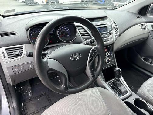 Shale Gray Metallic 2016 Hyundai ELANTRA SE