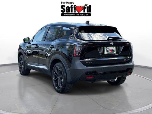 Super Black 2025 Nissan Kicks SR