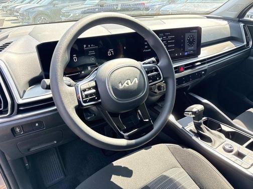 Everlasting Silver 2025 Kia Sorento LX