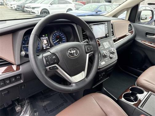 2019 Toyota Sienna Limited Premium
