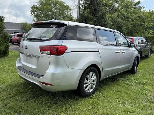2016 Kia Sedona L