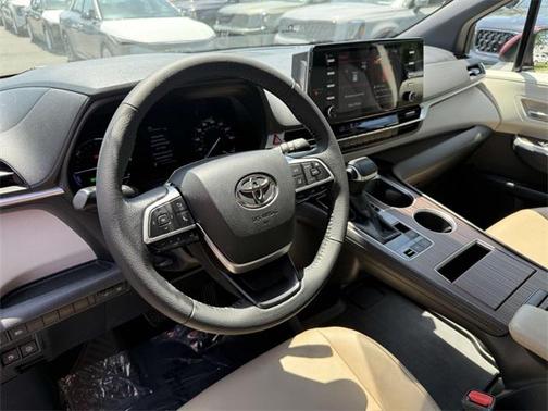 2021 Toyota Sienna XLE 7 Passenger