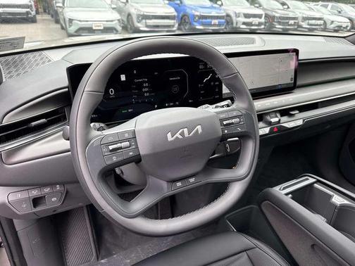 Road Rider Bwn 2026 Kia EV9 Land