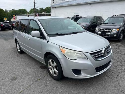 Silver 2010 Volkswagen Routan SE