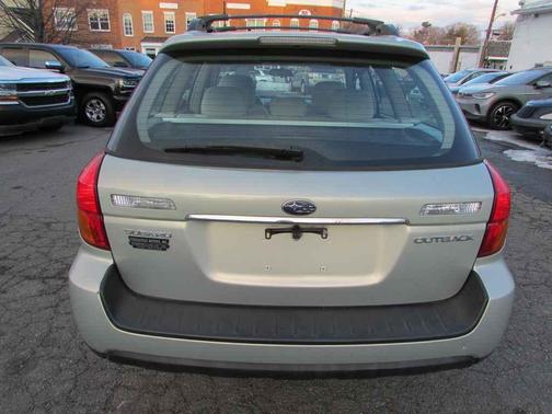 Gold 2007 Subaru Outback 2.5i