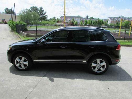 Black Onyx 2014 Volkswagen Touareg TDI Sport