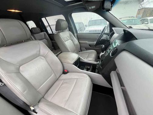 2011 Honda Pilot EX-L w/ Navigation