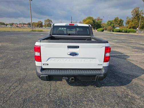 OXFORD WHITE 2022 Ford Maverick LARIAT