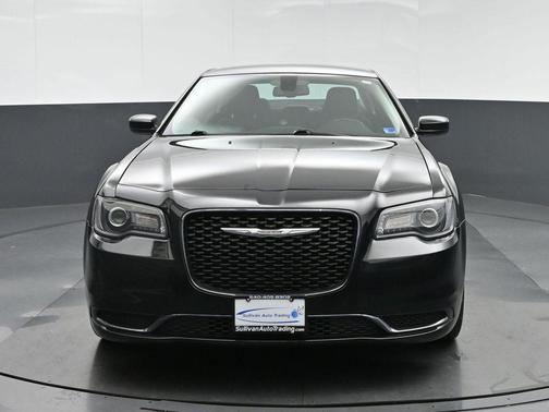2019 Chrysler 300 Touring