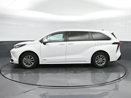 2021 Toyota Sienna LE