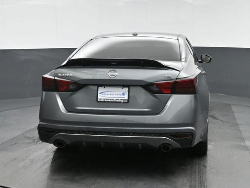 2020 Nissan Altima SR FWD