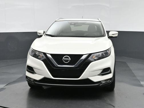 Pearl White Tricoat 2022 Nissan Rogue Sport SV